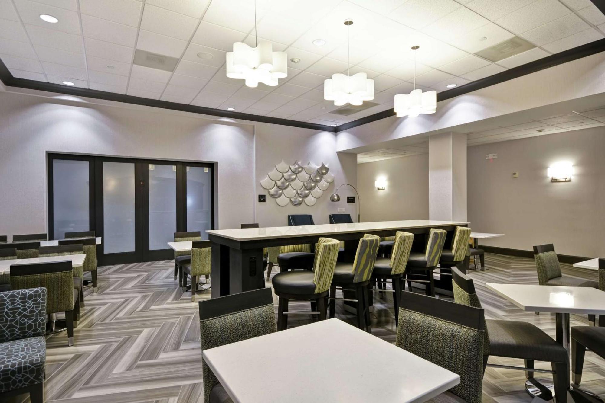 Hampton Inn & Suites Los Angeles Burbank Airport Екстер'єр фото