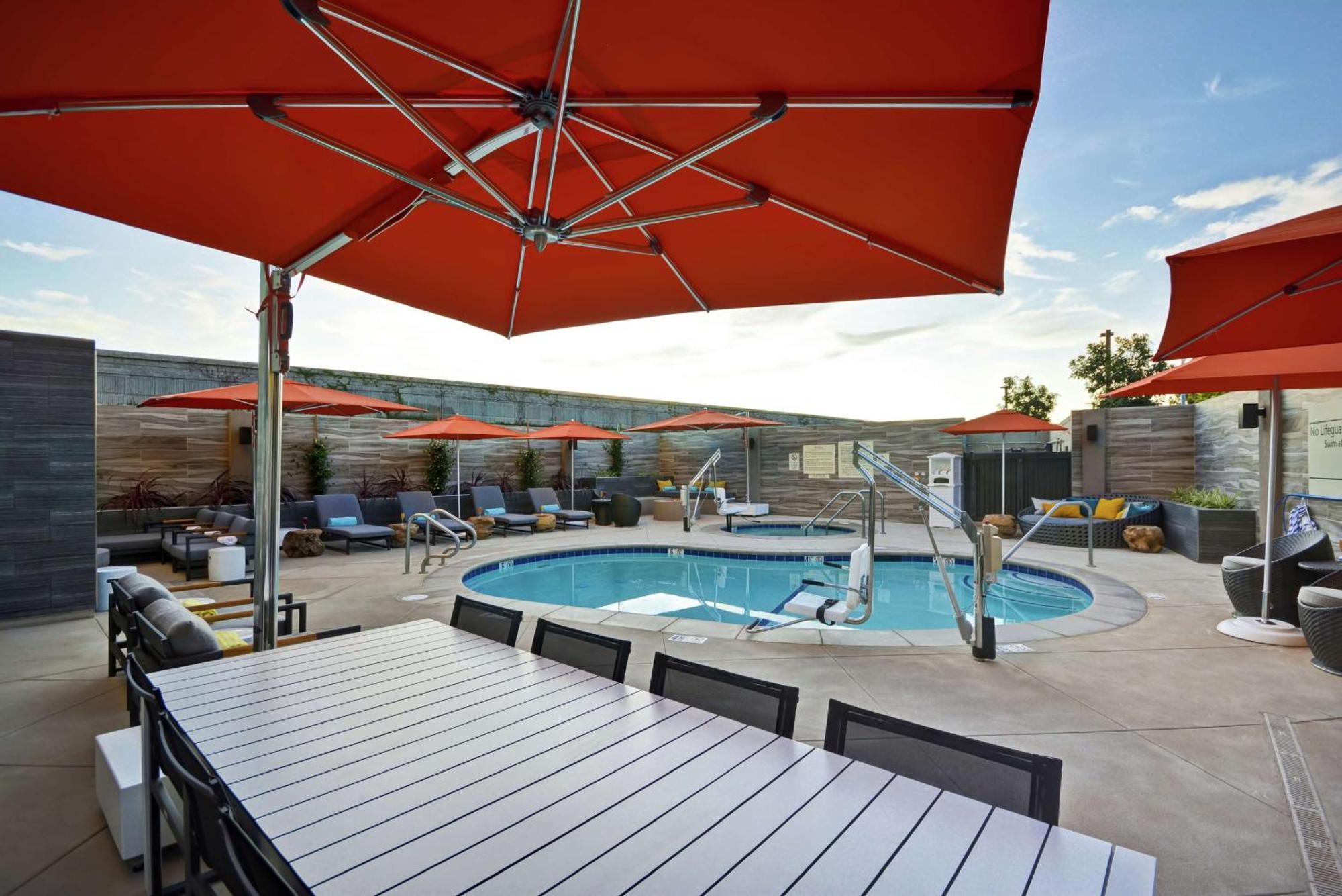 Hampton Inn & Suites Los Angeles Burbank Airport Екстер'єр фото