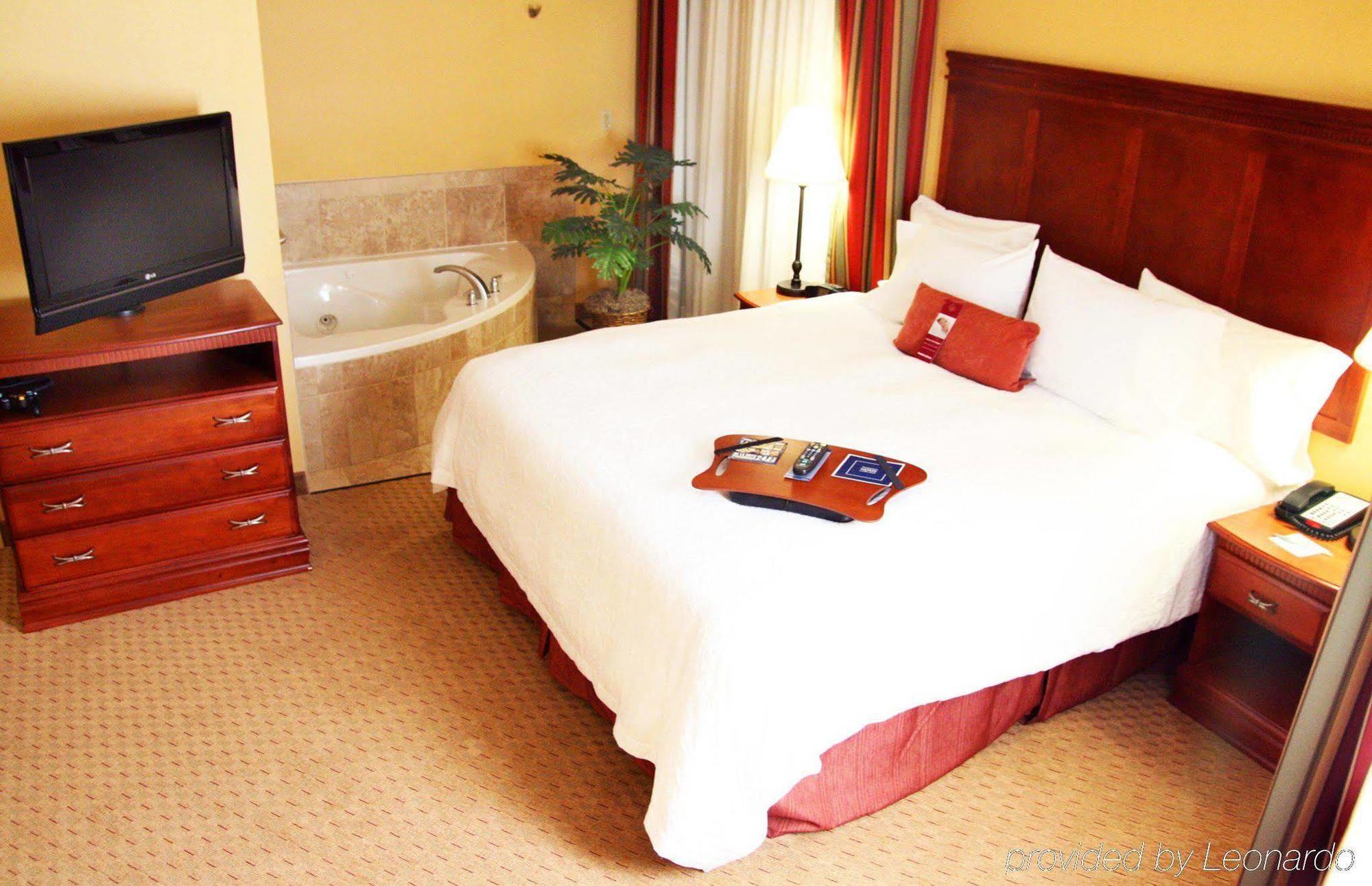 Hampton Inn & Suites Los Angeles Burbank Airport Номер фото